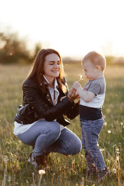 Mother Her Little Son Playing Dandelions Mother Son Portrait — Stock Photo, Image