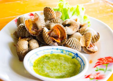 Onlar orta kaynatılmış daraltan vardır. Restoran kendi kabuk-ecek çıkarmak senin için. Kanları ile gelebilir ama yenilebilir olduğunu. Normalde, Thais onları baharatlı sos daldırma ile yemek. Thais en sevdiğim yemektir. Resimde, pembe bir pl olduğunu