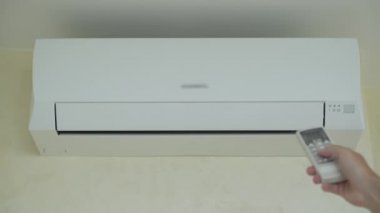 Klimayı açsana. Klimanın sıcaklığını ayarla..