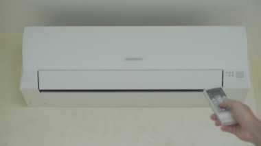 Klimayı açsana. Klimanın sıcaklığını ayarla..