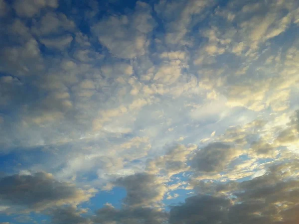 夕方の空 青空の雲 — ストック写真