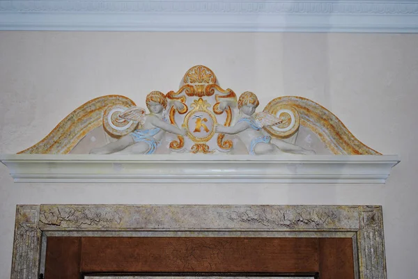 Wnętrze Pokoju Korytarzu Oryginał Tłoczone Płytki Aniołami Relief Wypukły — Zdjęcie stockowe