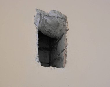  Havalandırma bej renkli bir arka planla karşı tuğla duvarı