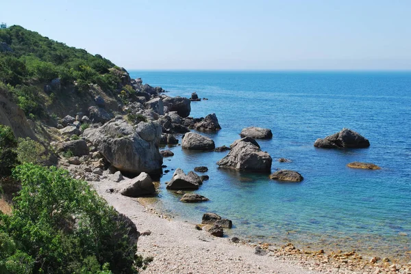 Costa Del Mar Playa Piedra Sobre Fondo Cielo Azul Crimea —  Fotos de Stock