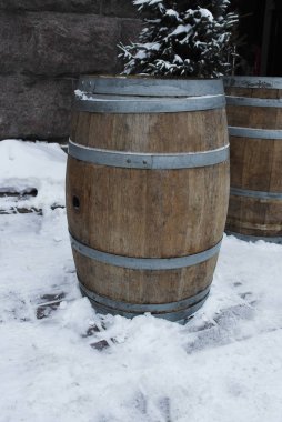 varil kış kafede içecekler için ahşap stand