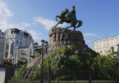 05.15.2019 Kiev Ukrayna. Sophia Meydanı'nda Bogdan Khmelnitsky için bronz anıt.