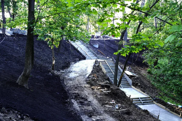 Concrete Ladder Being Laid Park — Stock Photo, Image