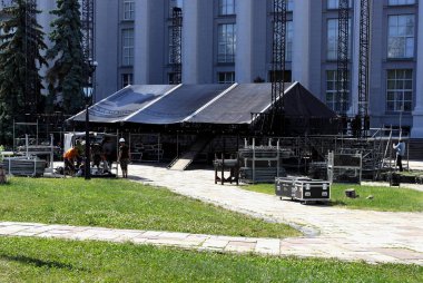 Tarihi binanın yakınındaki tatil den önce sahneyi bir araya getirmek