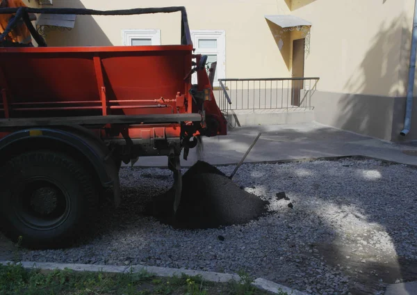 Розвантаження Гарячого Асфальту Вантажівки Місця Укладання — стокове фото