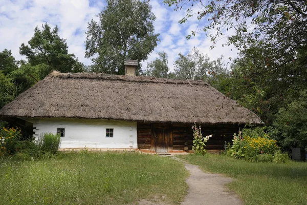 Gammalt Ukrainskt Hus Ukrainska Hut Artonhundratalet Sommar Landskap Solsken Village — Stockfoto