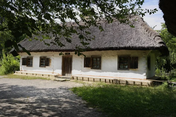 Gammalt Ukrainskt Hus Ukrainska Hut Artonhundratalet Sommar Landskap Solsken Village — Stockfoto