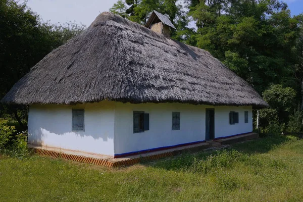 Oude Oekraïense Huis Oekraïense Hut Van Negentiende Eeuw Zomer Landschap — Stockfoto