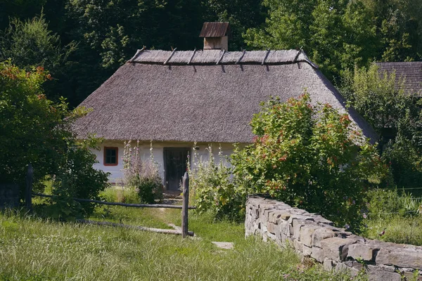 Old Ukrainian House Ukrainian Hut Nineteenth Century Summer Landscape Sunshine — Stock Photo, Image