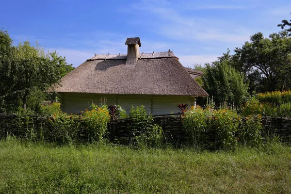 Oude Oekraïense Huis Oekraïense Hut Van Negentiende Eeuw Zomer Landschap — Stockfoto