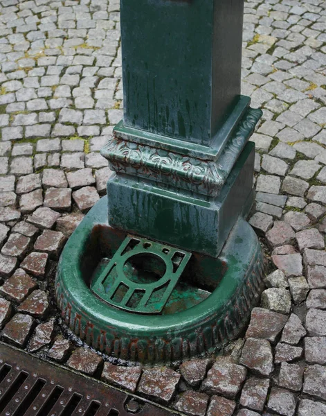 Металлическая Труба Уличной Воды Старая Зеленый Цвет — стоковое фото