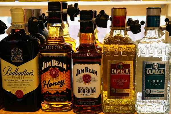 2019 Kiev Ukrainischer Alkohol Mehrere Flaschen Whiskey Brandy Und Likör — Stockfoto