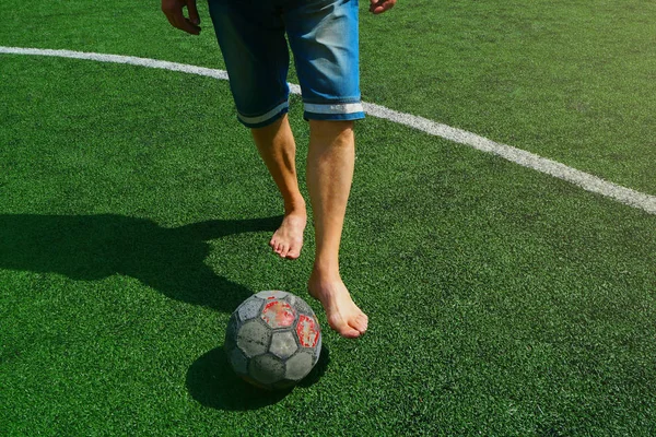 Futebol Europeu Falta Dinheiro Para Calçado Desportivo Uma Nova Bola — Fotografia de Stock
