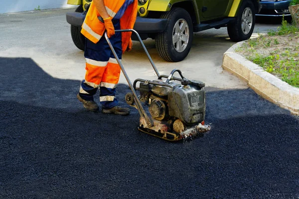 Plattenverdichter Asphaltverlegung Verlegen Von Asphalt Abdecken Der Grube Auf Dem — Stockfoto