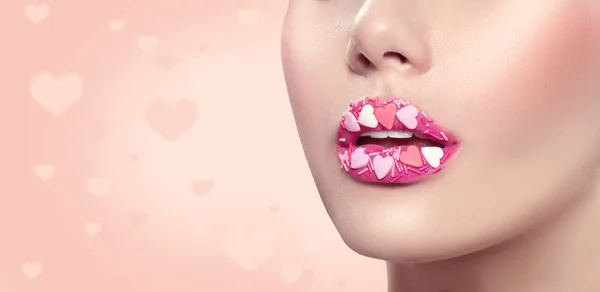 Trucco San Valentino Labbra Con Cuori Rosa Zuccherino Spruzza San — Foto Stock