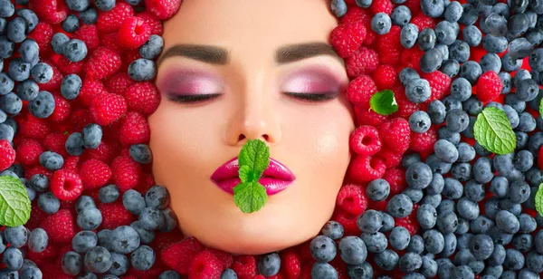 Beauty Fashion Model Girl Lying Fresh Ripe Berries Face Colorful — Stock Photo, Image
