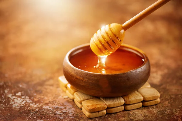 Honing. Gezonde organische dikke honing druipend van de honing Choco — Stockfoto