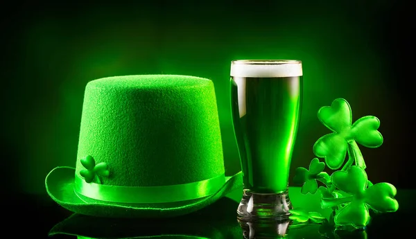 Patrick Day Green Beer Pint Leprechaun Hat Dark Green Background — Stock Photo, Image