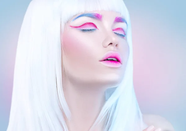 Krása Módní Modelky Bílými Vlasy Růžovým Okem Rty Futuristické Umělecké — Stock fotografie