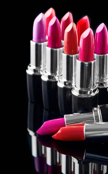 Lápiz labial. Maquillaje profesional y belleza. Paleta de tintes de lápiz labial — Foto de Stock