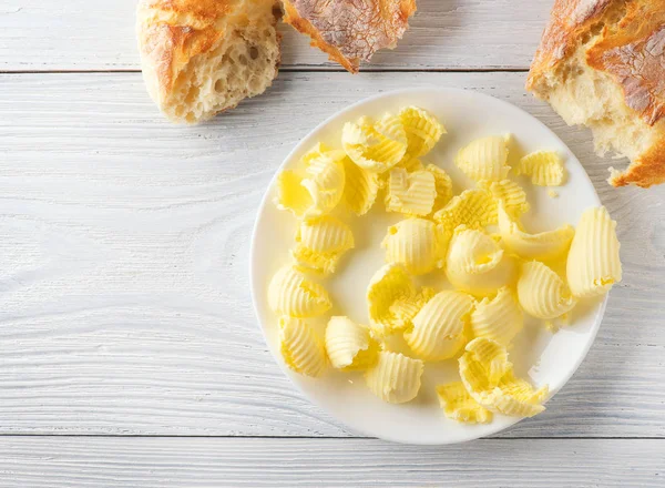 Butter and fresh crunchy homemade bread. Healthy organic breakfa — Stock Photo, Image