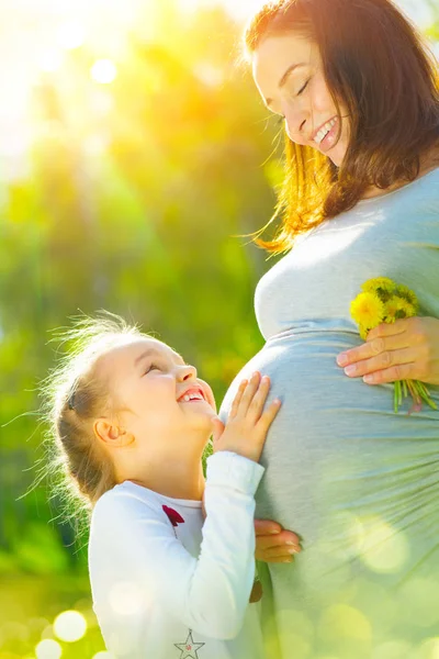 Happy Pregnant Middle Aged Woman Her Little Daughter Together Little — Stock Photo, Image