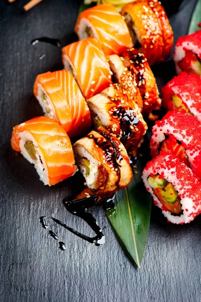 Les Sushis Roulent Gros Plan Nourriture Japonaise Restaurant Ensemble Rouleaux Images De Stock Libres De Droits