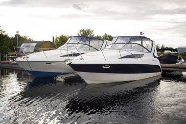 Tekne Yat pier closeup palamarla. Riga, Letonya