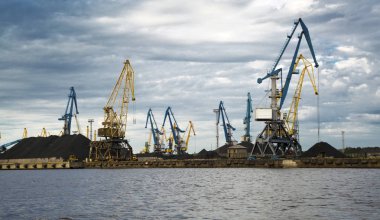 Akşam, Liman Panoraması. Riga, Letonya, Europe