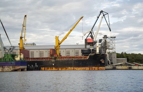 Akşam, Liman Panoraması. Riga, Letonya, Europe