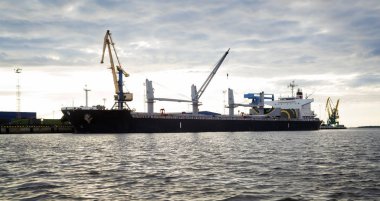 Akşam, Liman Panoraması. Riga, Letonya, Europe