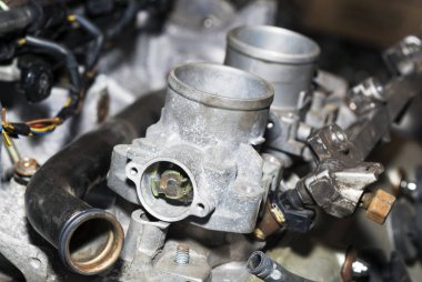 Araba motoru alımı yan alıcı closeup hizmet