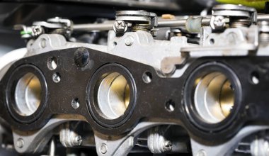 Araba karbüratör, motoru alımı yan alıcı closeup hizmet