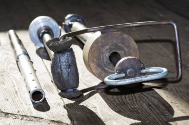 Eski Gimbal taşıyan kasnak. Araba motor bölümü reparing, modern araç motor ve kesme metal araba ve tekne motoru bölümü ayrıntıları kavramı 