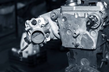 Araba motoru alımı yan alıcı closeup hizmet