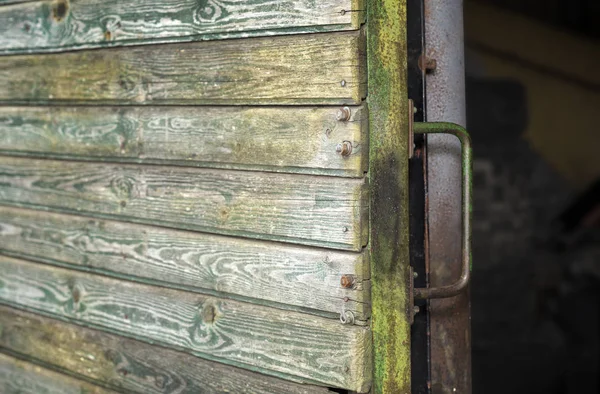 Textura Porta Portão Velho Com Descascamento Tinta Verde — Fotografia de Stock