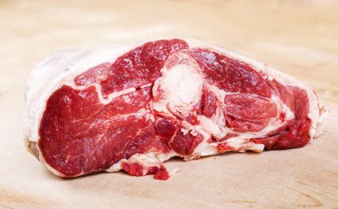 kaburga ile çiğ koyun eti 