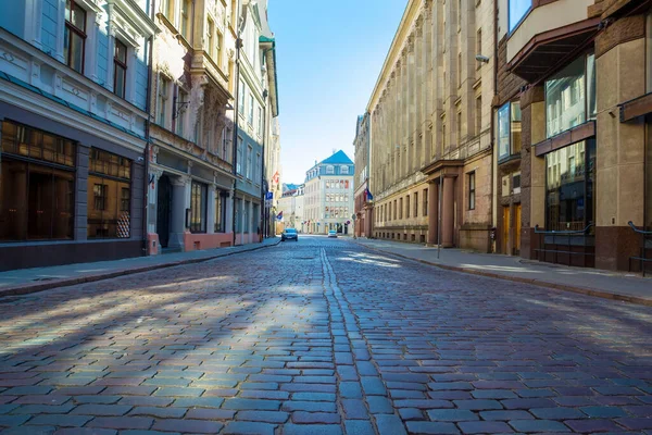 Rua Sem Pessoas 2020 Europa Letónia Riga Fotos De Bancos De Imagens Sem Royalties