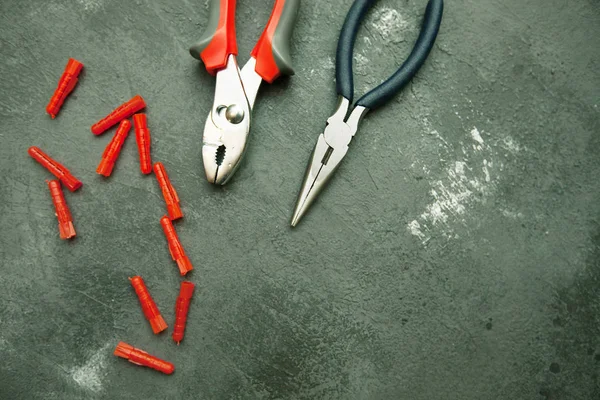 Reparatie Moderne Tools Tang Donkere Stenen Achtergrond Bovenaanzicht Kopiëren Ruimte — Stockfoto