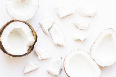 Üstten görünüm barışlar Hindistan cevizi. En iyi kavramı tüm doğal yüz nemlendirici. Yüz tedavi hazırlık arka plan