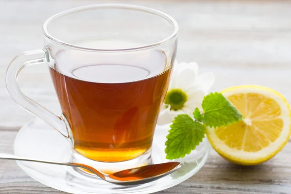 Czarna Herbata Ceremonii Szkło Pełne Liści Herbaty Cukier Herbata Żółty — Zdjęcie stockowe