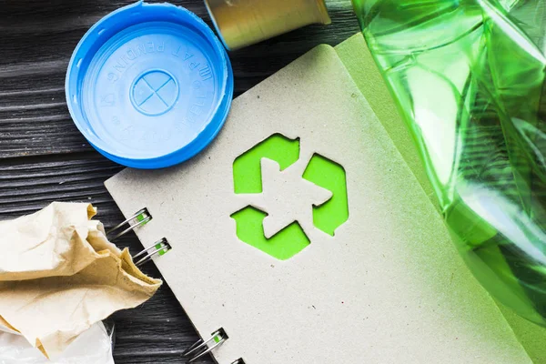 Ochrona Środowiska Ekologia Recykling Koncepcja Recykling Znak Notatnik Śmieci Ciemnym — Zdjęcie stockowe