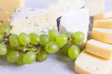 Şarap ile Snacks - peynir, incir, fındık, bal, üzüm çeşitli