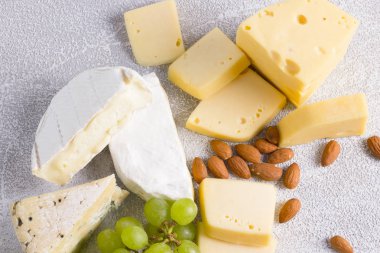 Şarap ile Snacks - peynir, incir, fındık, bal, üzüm çeşitli