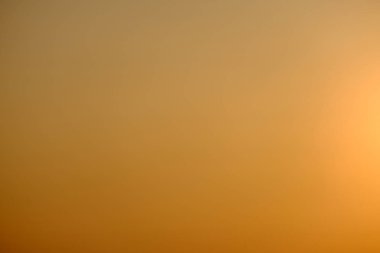 Doğal kaynak arka ışık yumuşak renkler ve parlak güneş kısa bir süre gün batımından önce oluşturmak.