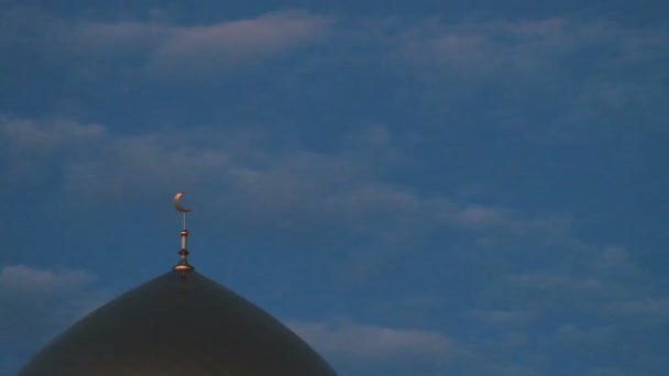 Noise Grain Old Film Top Golden Minaret Mosque Crescent Symbol — Stock Video